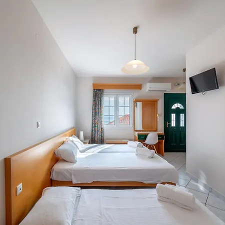 Hotel Naftilos Lourdata (Kefalonia)