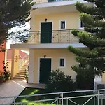 Otel Naftilos Lourdata (Kefalonia)