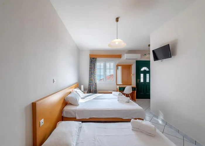 Hotel Naftilos Lourdata (Kefalonia)