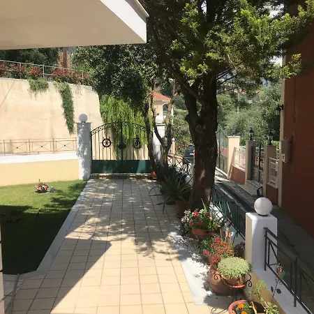 Hotel Naftilos Lourdata (Kefalonia)